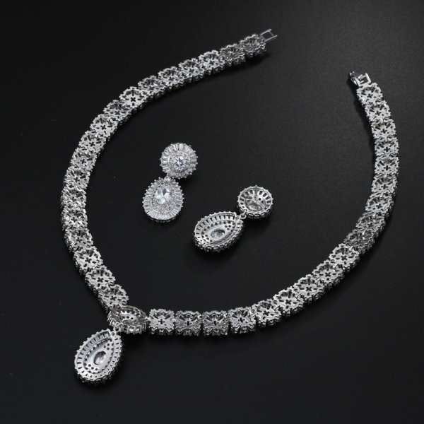 Bride's Round Zircon Wax Earrings Necklace Set